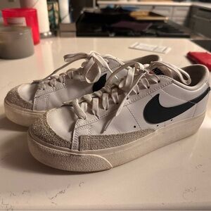 Nike blazer low platform wms 8.5.